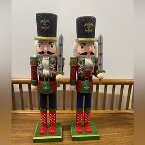 MATCHING 15” Nutcrackers glittered Global International